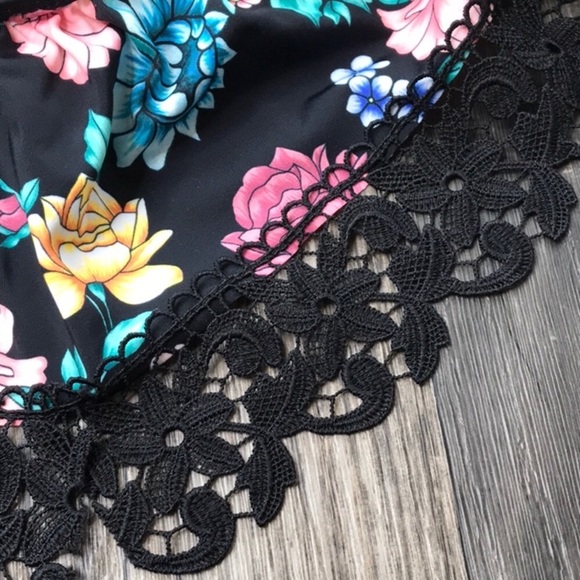 Time & Tru Floral Off the Shoulder Bikini Top Size 8-10 - Picture 5 of 9